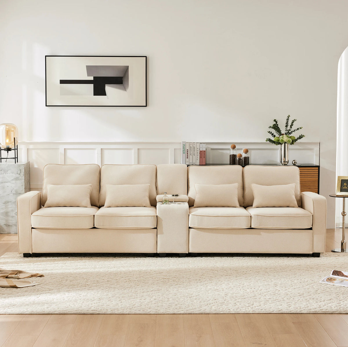 Canapé moderne 4 places en lin avec console, porte-gobelets, ports de charge USB, poches de rangement dans les accoudoirs et 4 coussins